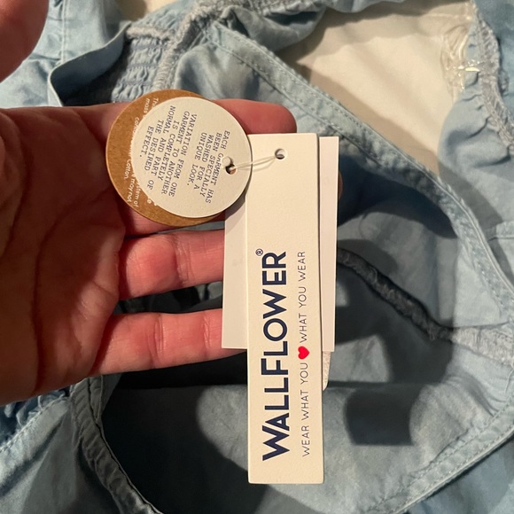 NWT Wallflower chambray peplum top with flutter‎ sleeves size M - Picture 6 of 6